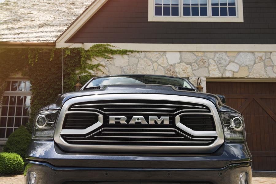 Детали экстерьера Dodge Ram 1500 Limited Tungsten Edition Crew Cab 2017 года  (фото 23 из 26)